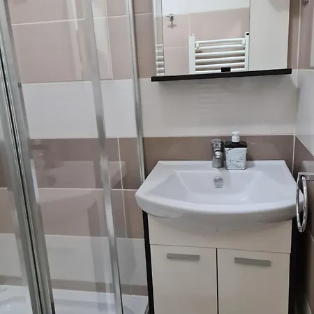 Marina, Sanja Zlatibor